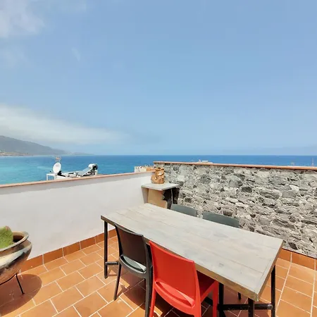 Pura Vida Puerto de la Cruz (Tenerife)